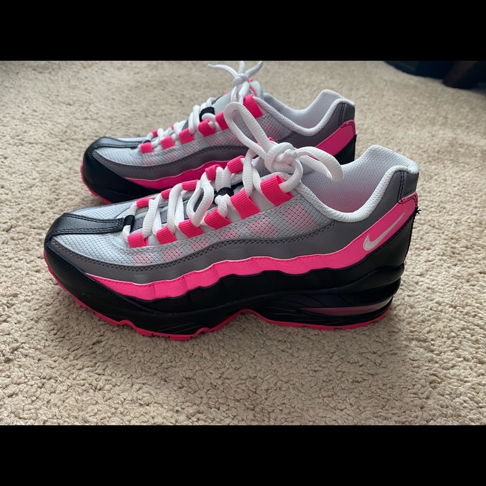 Grade School Air max 95. Size 5Y.  NO BOX